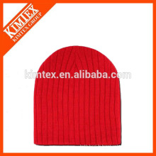 Bonnet tricot bon marché en forme de rouge
